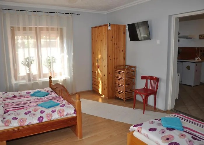 Katalin Vendeghaz Hotel *